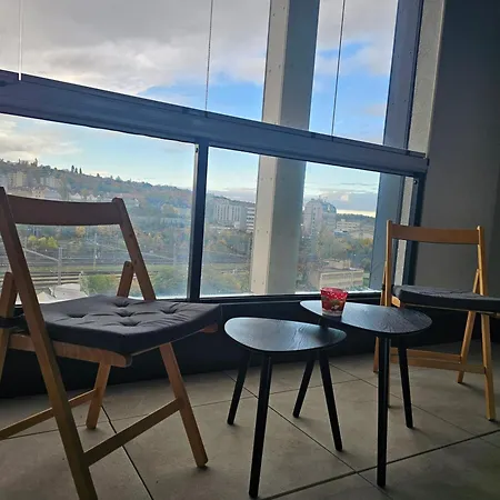 Lejlighed Centre New Quiet Stylish Apartment & Parking Near O2 Arena - With Large Glass Balcony *