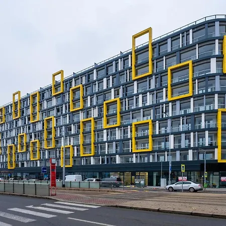 Centre New Quiet Stylish Apartment & Parking Near O2 Arena - With Large Glass Balcony Lejlighed Prag