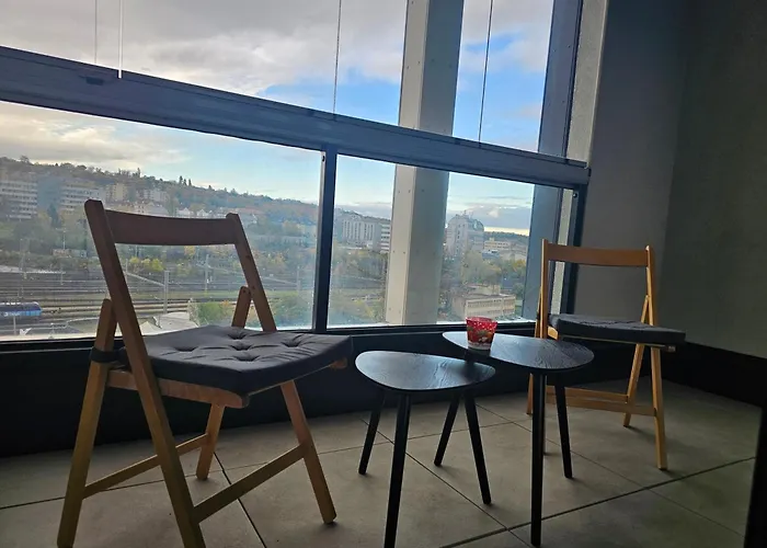 Lejlighed Centre New Quiet Stylish Apartment & Parking Near O2 Arena - With Large Glass Balcony *