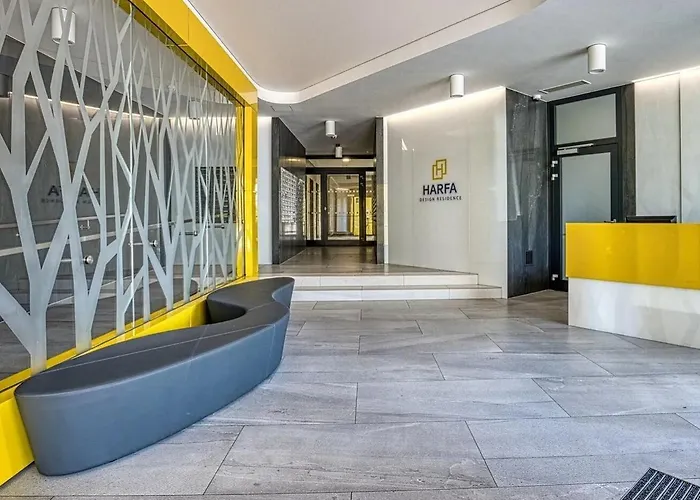 Lejlighed Centre New Quiet Stylish Apartment & Parking Near O2 Arena - With Large Glass Balcony Prag